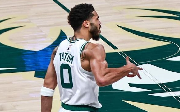 TL引发争议！，塔图姆官方宣布大比分获胜新规上演精彩一战(塔图姆60分比赛回放)-爱游戏首页