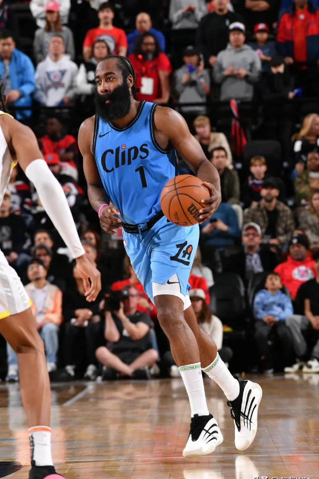 西班牙队带队取胜！，哈登重要时刻出色发挥全场沸腾不已的简单介绍-ayx